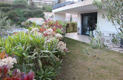 Saint-Laurent-du-Var Bed & Breakfast | 10 MN FROM NICE AIRPORT, SEA VIEW, CONTINUED ON TERRACE AND GARDEN