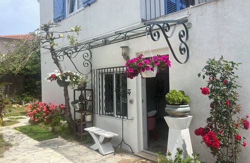 Plaine de la Brague House | 10 mn walk from the beach INDEPENDENT HOUSE IN A VILLA WITH SWIMMING POOL.