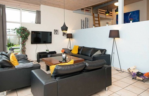 Grønninghoved Strand House | 10 person holiday home in Sjølund