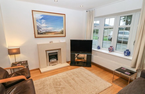 Morfa Bychan Cottage | 10 TYDDYN ADI, pet friendly, with a garden in Morfa Bychan