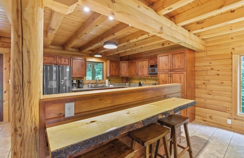 Carbon Hill Cabin | 100+ Acres- 4 Bedrooms, Sleeps 14, Hot Tub, Fire Pit & Game Room