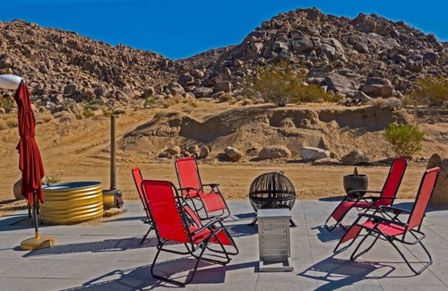 Joshua Tree House | 100 ACRES PRIVATE PARK, Boulders, Caves, Total Privacy. Unique!