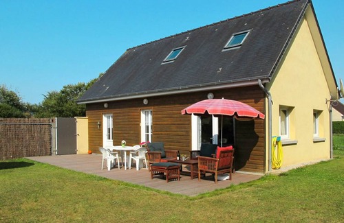 Saint-Laurent-sur-Mer Other | 100 m² Accommodation ∙ 3 bedrooms ∙ 6 guests