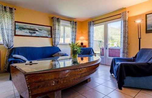 Saint-Laurent-sur-Mer House | 100 m² House ∙ 3 bedrooms ∙ 6 guests