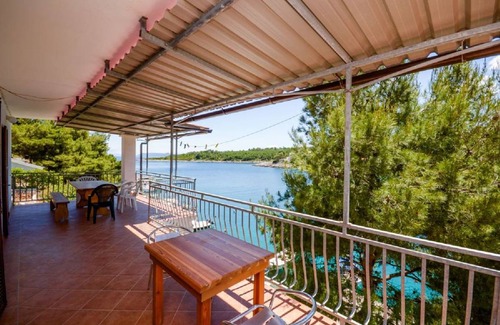 Cove Basina (Jelsa) Apartment | 100 m² Apartment ∙ 2 bedrooms ∙ 6 guests