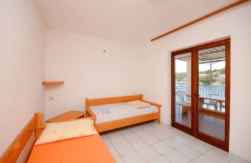 Cove Basina (Jelsa) Apartment | 100 m² Apartment ∙ 2 bedrooms ∙ 6 guests