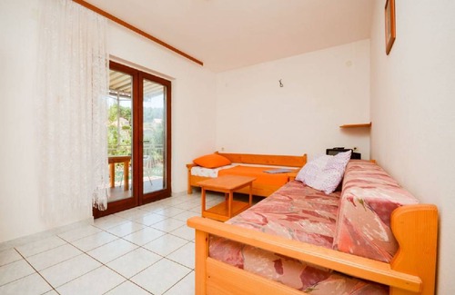 Cove Basina (Jelsa) Apartment | 100 m² Apartment ∙ 2 bedrooms ∙ 6 guests