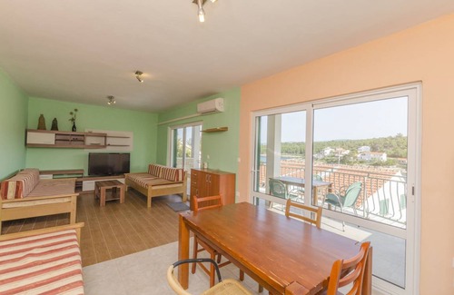 Cove Basina (Jelsa) Apartment | 100 m² Apartment ∙ 2 bedrooms ∙ 6 guests