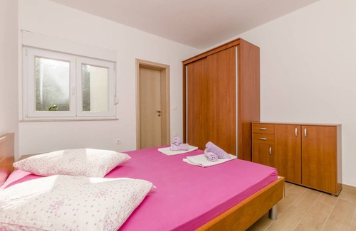 Cove Basina (Jelsa) Apartment | 100 m² Apartment ∙ 2 bedrooms ∙ 6 guests