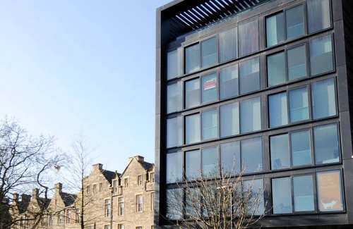Laurieston Apartment | 100 m² Apartment ∙ 2 bedrooms ∙ 5 guests