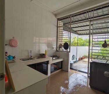 Kuching Bed & Breakfast | 100 m² Bed and breakfast ∙ 3 bedrooms ∙ 6 guests