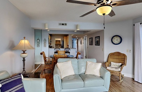 Butler Beach Condo | 100 m² Condo ∙ 3 bedrooms ∙ 6 guests