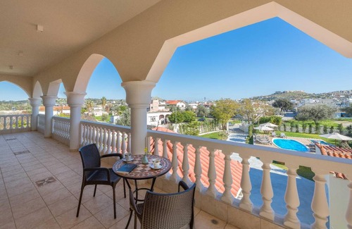 Archangelos House | 100 m² House ∙ 6 bedrooms ∙ 10 guests
