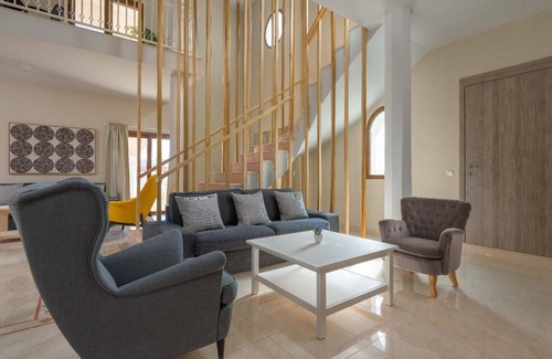 Archangelos House | 100 m² House ∙ 6 bedrooms ∙ 10 guests