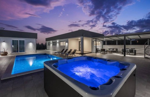 Pula Villa | 100 m² Villa ∙ 2 bedrooms ∙ 4 guests