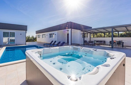Pula Villa | 100 m² Villa ∙ 2 bedrooms ∙ 4 guests