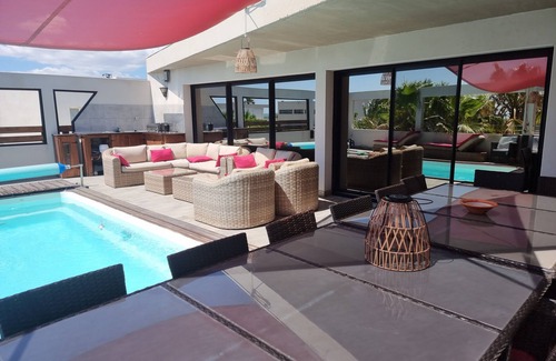 Sete Villa | 100 meters from the beach, large villa with heated pool and jacuzzi