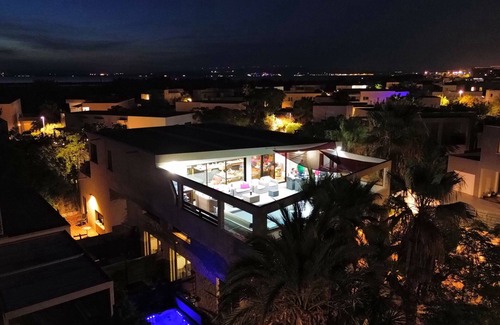 Sete Villa | 100 meters from the beach, large villa with heated pool and jacuzzi