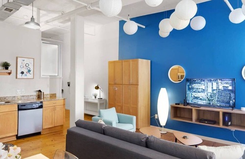 Downtown Apartment | 100 Year-Old Historic Brick 2BR Loft-High Ceiling8