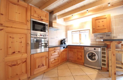 Val Cenis Apartment | 100m from ski slopes, 1st floor, balcony, fireplace or stove, tv, ski locker, 90m², Val Cenis