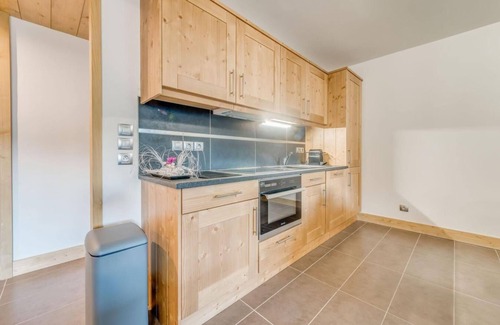Champagny-en-Vanoise Apartment | 100m from resort center, 7th floor, balcony, parking, tv, ski locker, 91m², Champagny-en-Vanoise