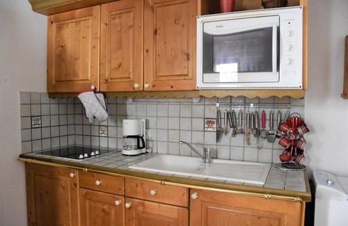 Pralognan-la-Vanoise Apartment | 100m from ski slopes, 1st floor, balcony, tv, ski locker, 25m², Pralognan-la-Vanoise