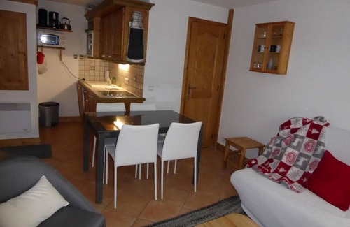 Pralognan-la-Vanoise Apartment | 100m from ski slopes, terrace, tv, ski locker, 35m², Pralognan-la-Vanoise
