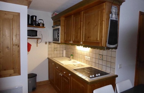 Pralognan-la-Vanoise Apartment | 100m from ski slopes, terrace, tv, ski locker, 35m², Pralognan-la-Vanoise