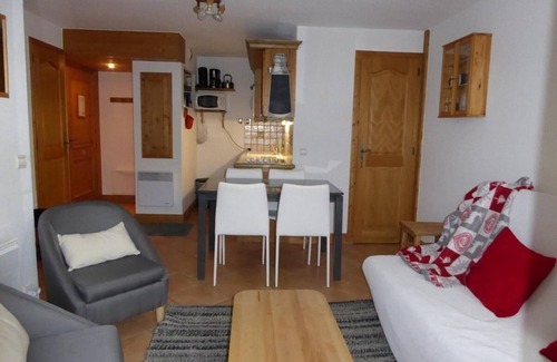 Pralognan-la-Vanoise Apartment | 100m from ski slopes, terrace, tv, ski locker, 35m², Pralognan-la-Vanoise