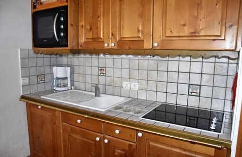 Pralognan-la-Vanoise Apartment | 100m from ski slopes, 2nd floor, balcony, tv, ski locker, 40m², Pralognan-la-Vanoise