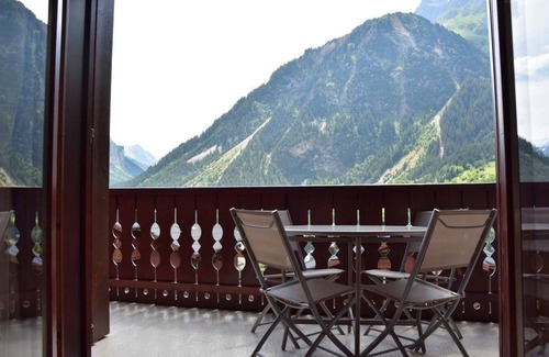 Pralognan-la-Vanoise Apartment | 100m from ski slopes, 2nd floor, balcony, tv, ski locker, 40m², Pralognan-la-Vanoise