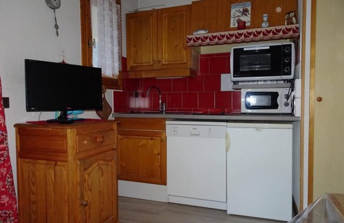Pralognan-la-Vanoise Apartment | 100m from ski slopes, 1st floor, balcony, tv, ski locker, 44m², Pralognan-la-Vanoise