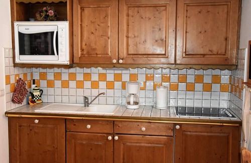 Pralognan-la-Vanoise Apartment | 100m from ski slopes, terrace, tv, ski locker, 48m², Pralognan-la-Vanoise
