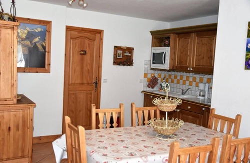 Pralognan-la-Vanoise Apartment | 100m from ski slopes, terrace, tv, ski locker, 48m², Pralognan-la-Vanoise