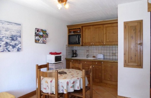 Pralognan-la-Vanoise Apartment | 100m from ski slopes, terrace, tv, ski locker, 35m², Pralognan-la-Vanoise