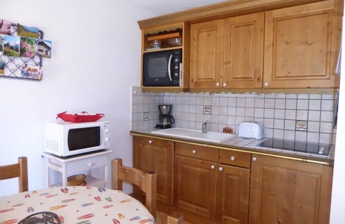 Pralognan-la-Vanoise Apartment | 100m from ski slopes, terrace, tv, ski locker, 35m², Pralognan-la-Vanoise
