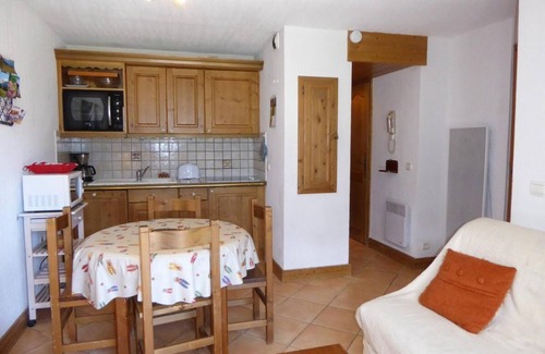 Pralognan-la-Vanoise Apartment | 100m from ski slopes, terrace, tv, ski locker, 35m², Pralognan-la-Vanoise