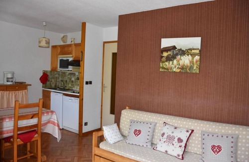 Pralognan-la-Vanoise Apartment | 100m from ski slopes, 1st floor, balcony, tv, ski locker, 34m², Pralognan-la-Vanoise