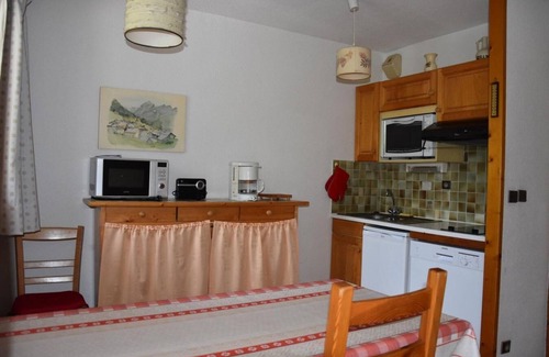 Pralognan-la-Vanoise Apartment | 100m from ski slopes, 1st floor, balcony, tv, ski locker, 34m², Pralognan-la-Vanoise