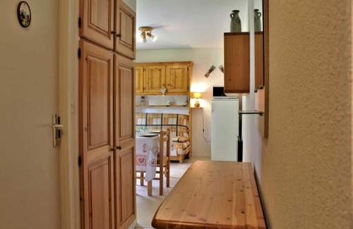 Risoul Apartment | 100m from resort center, 1st floor, balcony, ski locker, 30m², Risoul