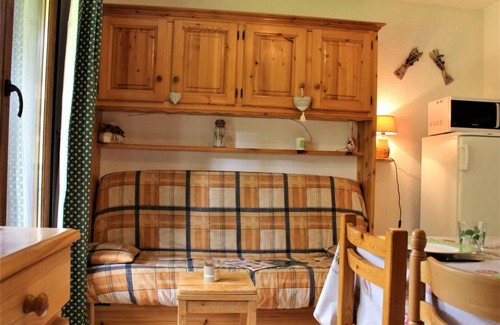 Risoul Apartment | 100m from resort center, 1st floor, balcony, ski locker, 30m², Risoul