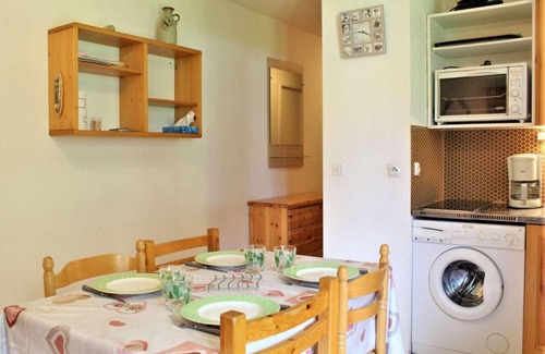 Risoul Apartment | 100m from resort center, 1st floor, balcony, ski locker, 30m², Risoul