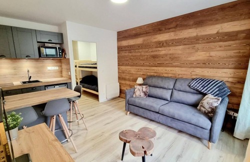 Le Devoluy Apartment | 100m from ski slopes, 2nd floor, parking, tv, ski locker, 27m², La Joue du Loup