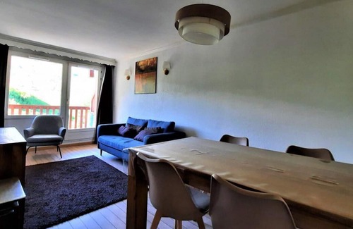Les Bruyeres Apartment | 100m from shops, 3rd floor, view mountain, balcony, tv, ski locker, 40m², Les Menuires