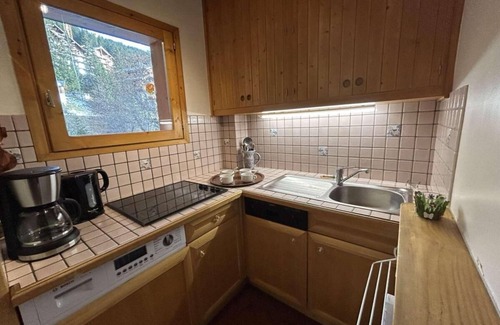 Meribel Apartment | 100m from ski slopes, 3rd floor, balcony, tv, ski locker, 41m², Méribel