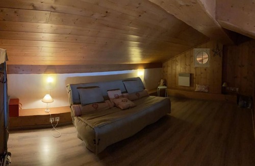 Bisanne 1500 Apartment | 100m from ski slopes, 1st floor, view mountain, balcony, parking, tv, ski locker, 70m², Les Saisies