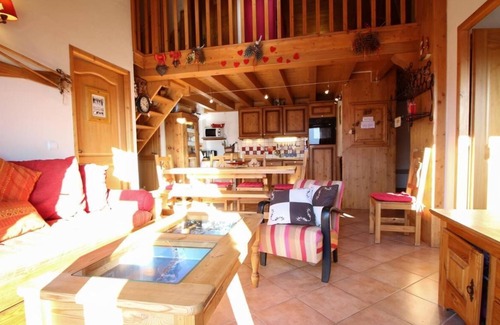 Bisanne 1500 Apartment | 100m from ski slopes, 1st floor, view mountain, balcony, parking, tv, ski locker, 70m², Les Saisies
