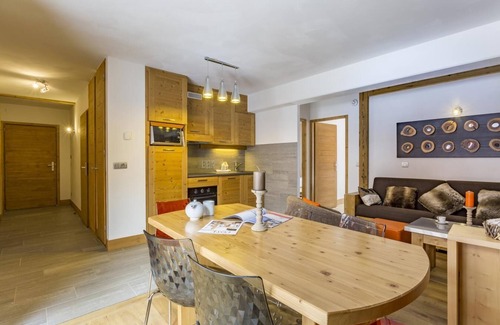 Les Brevieres Apartment | 100m from ski lifts, fitness, swimming pool, sauna, hammam, balcony, tv, 67m², Tignes