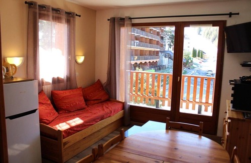 La Joue du Loup Apartment | 100m from ski lifts, 2nd floor, balcony, tv, 42m², La Joue du Loup
