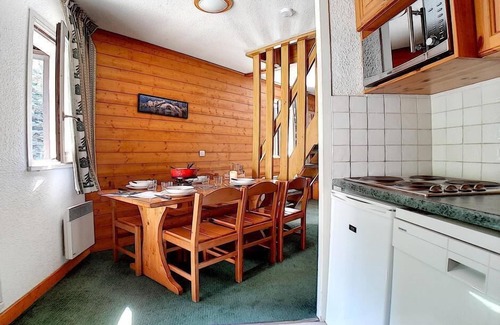 Reberty Apartment | 100m from ski slopes, 5th floor, tv, ski locker, 45m², Les Menuires